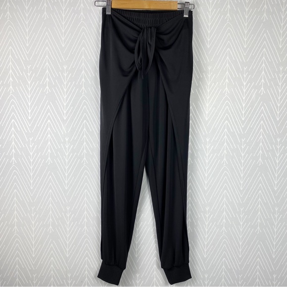 CINQ A SEPT Gisele Tie-Front Pants in Black. - Picture 3 of 11